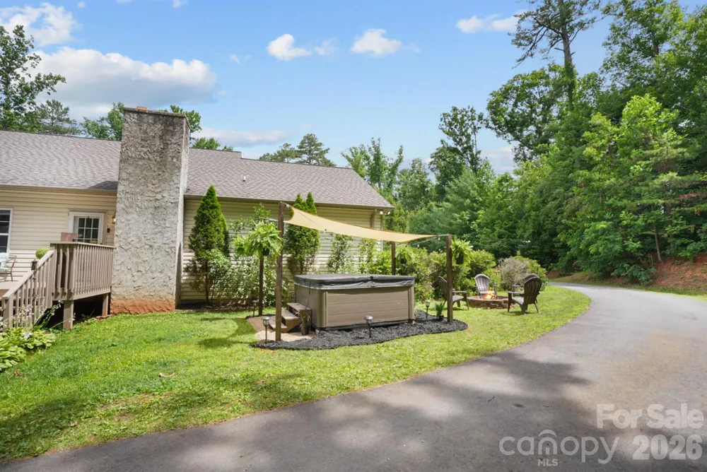 90 King Road Weaverville, NC 28787