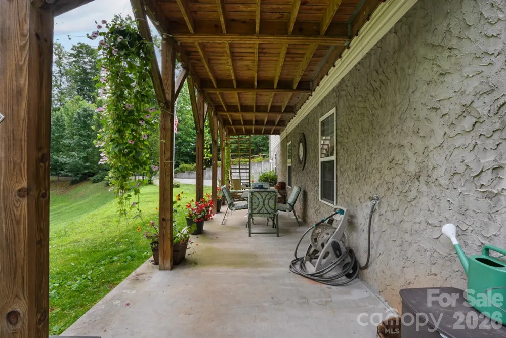 90 King Road Weaverville, NC 28787