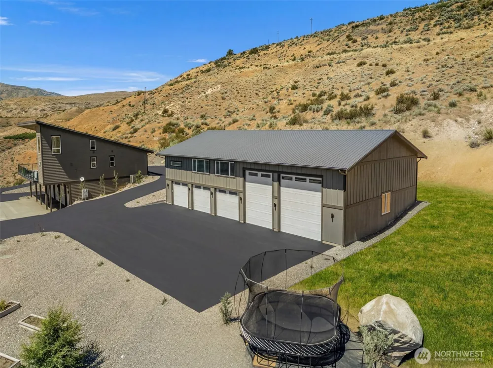 42 Osprey Nest Road Pateros, WA 98846