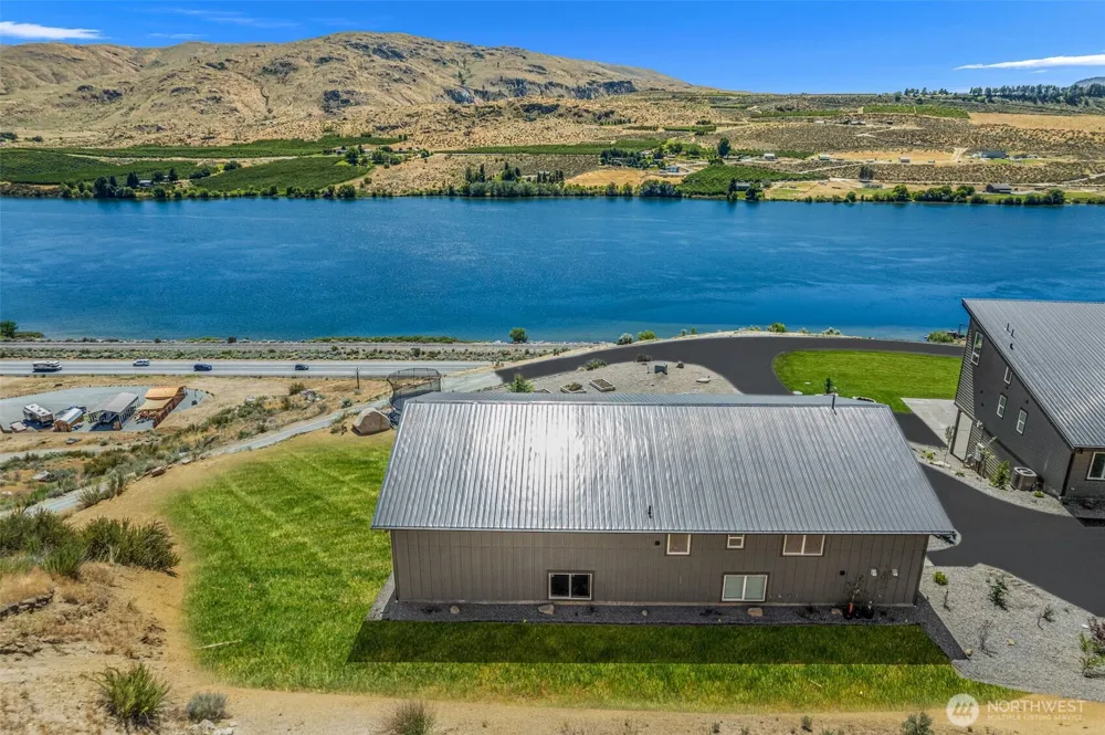 42 Osprey Nest Road Pateros, WA 98846