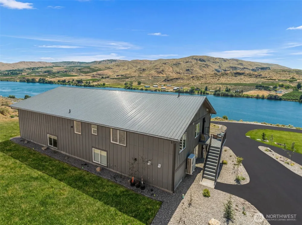 42 Osprey Nest Road Pateros, WA 98846