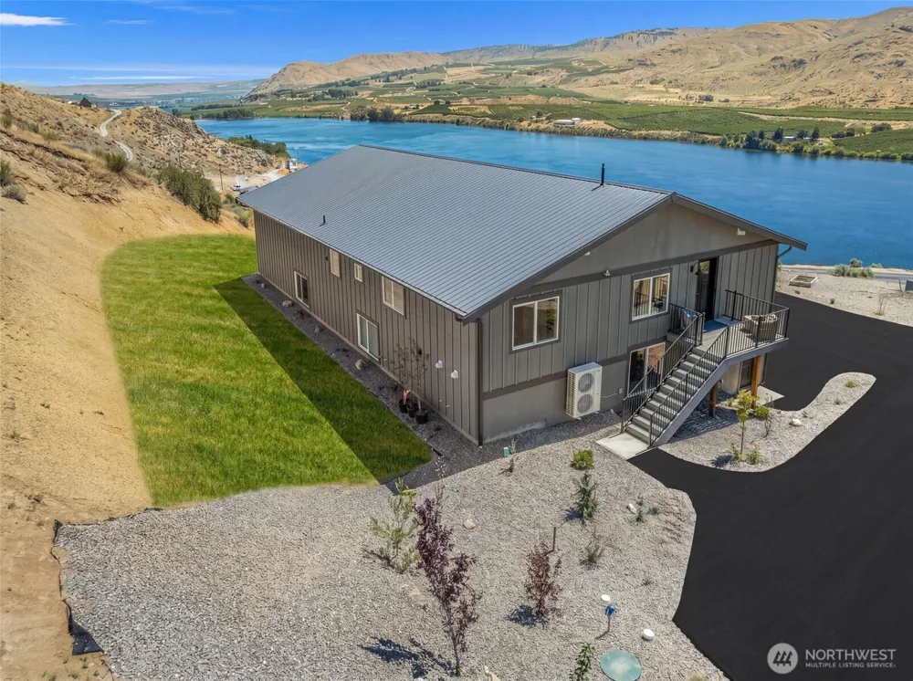42 Osprey Nest Road Pateros, WA 98846