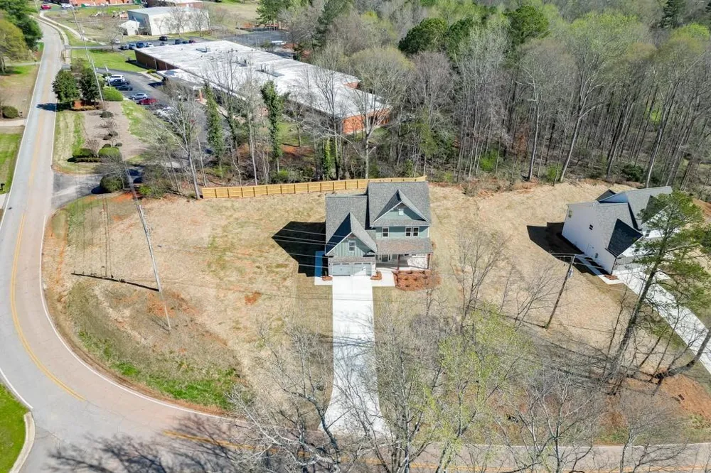 929 Lakeview Commerce, GA 30529