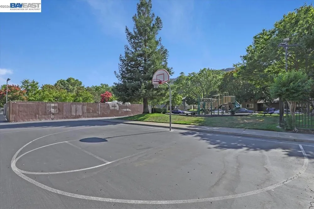 2122 Arroyo Ct #2 Pleasanton, CA 94588