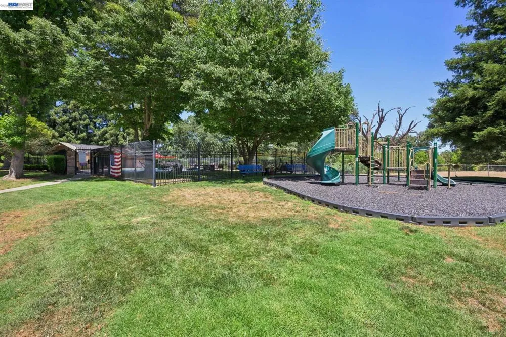2122 Arroyo Ct #2 Pleasanton, CA 94588