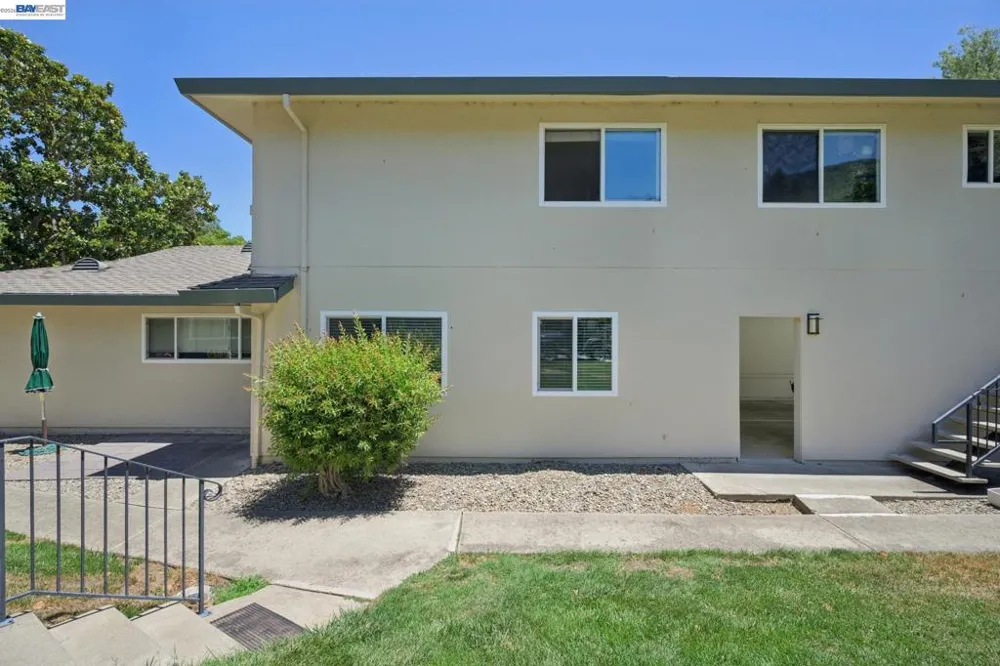 2122 Arroyo Ct #2 Pleasanton, CA 94588