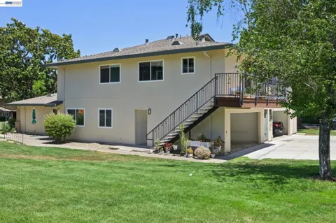 2122 Arroyo Ct #2