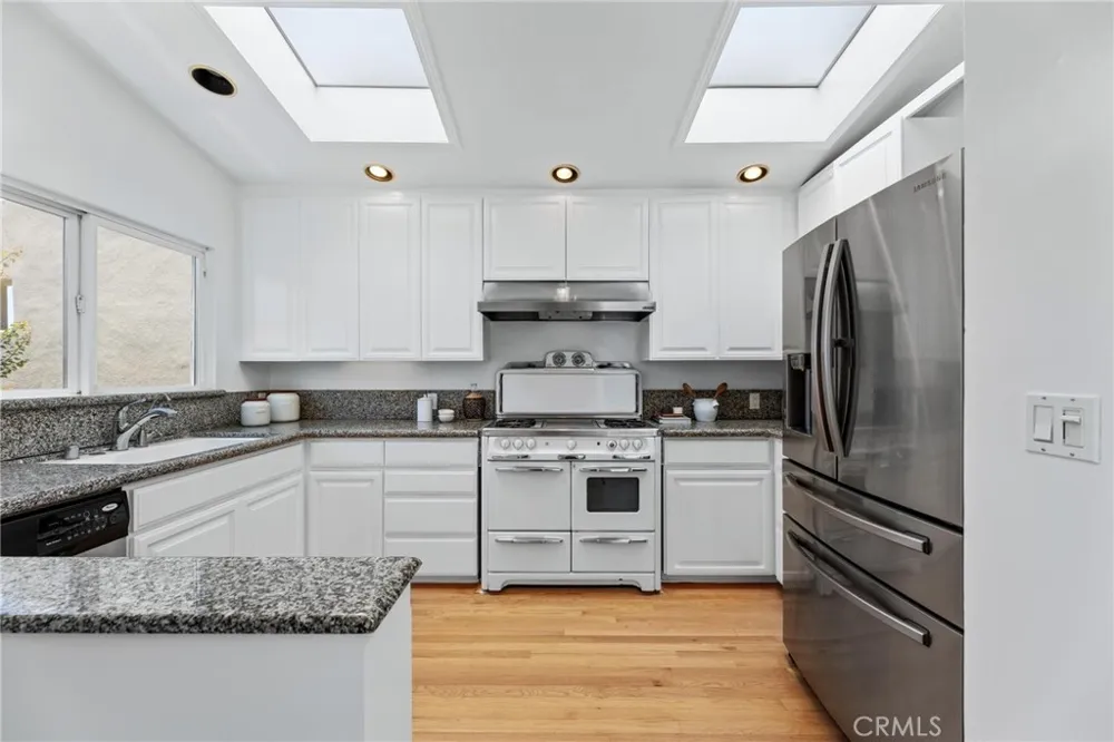 1136 8th Street Hermosa Beach, CA 90254
