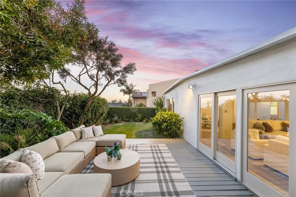 1136 8th Street Hermosa Beach, CA 90254