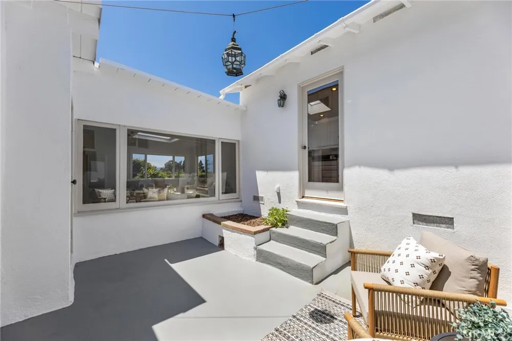 1136 8th Street Hermosa Beach, CA 90254