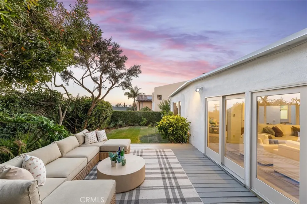1136 8th Street Hermosa Beach, CA 90254