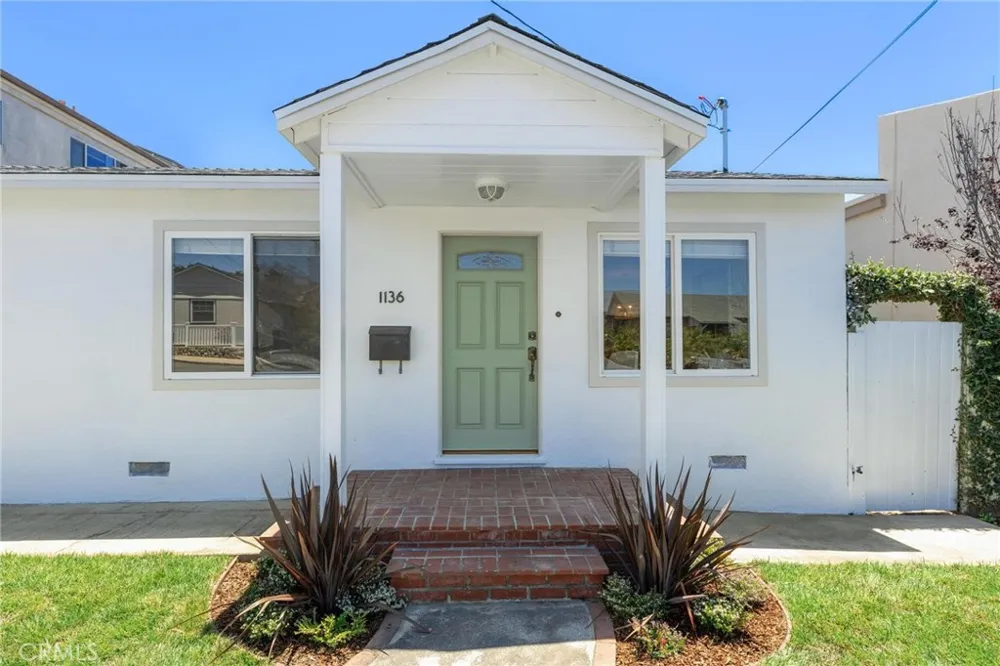 1136 8th Street Hermosa Beach, CA 90254