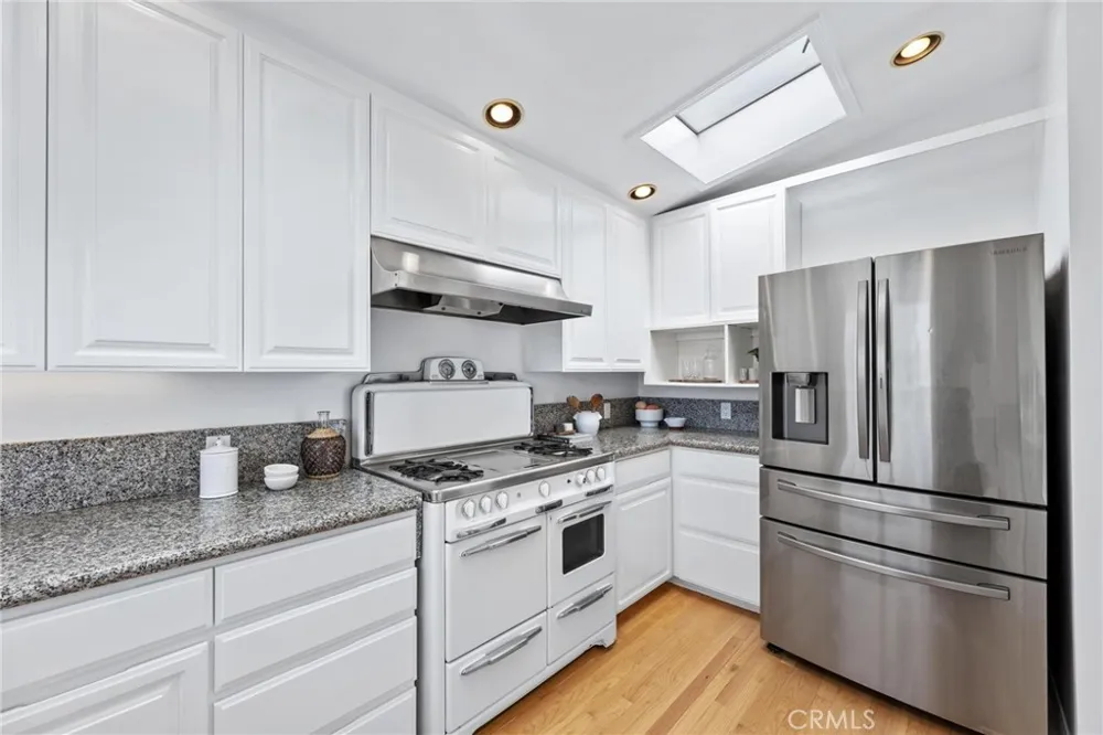 1136 8th Street Hermosa Beach, CA 90254