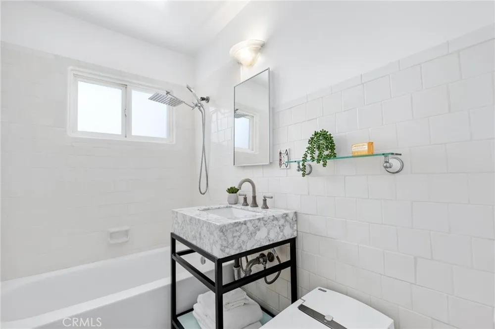 1136 8th Street Hermosa Beach, CA 90254