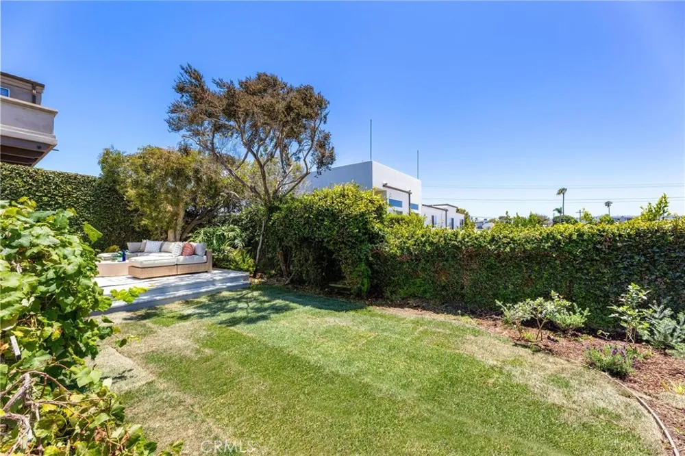 1136 8th Street Hermosa Beach, CA 90254