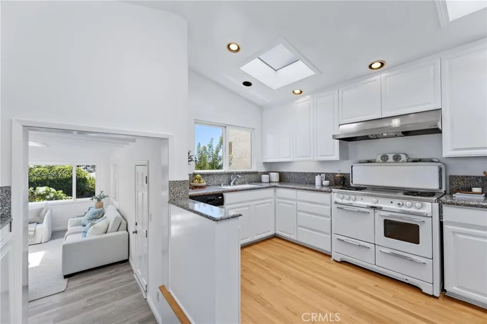 1136 8th Street Hermosa Beach, CA 90254