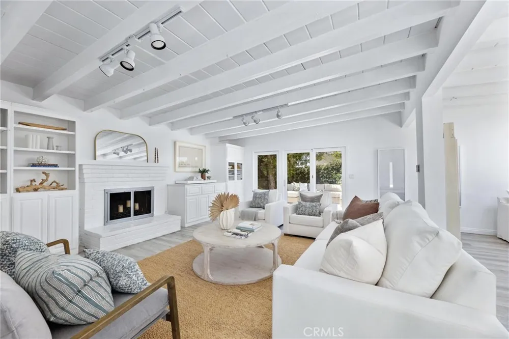 1136 8th Street Hermosa Beach, CA 90254