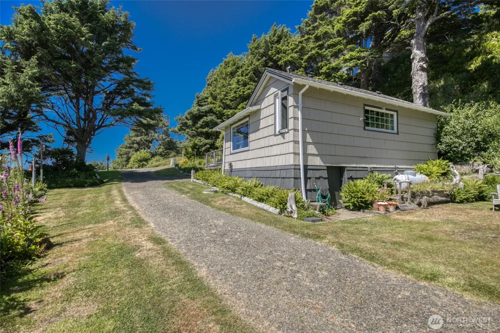 17 Sunset Street Moclips, WA 98562