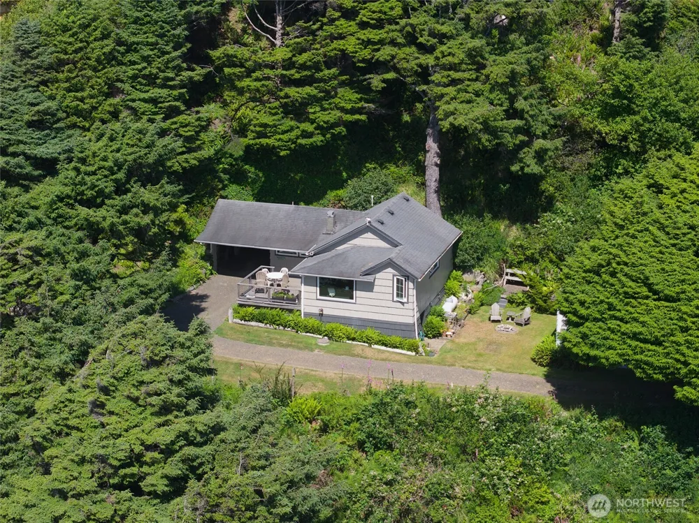 17 Sunset Street Moclips, WA 98562