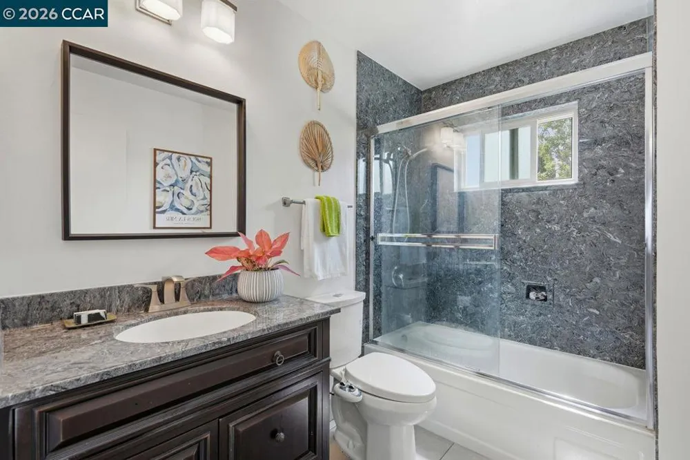 2115 Central #5 Alameda, CA 94501