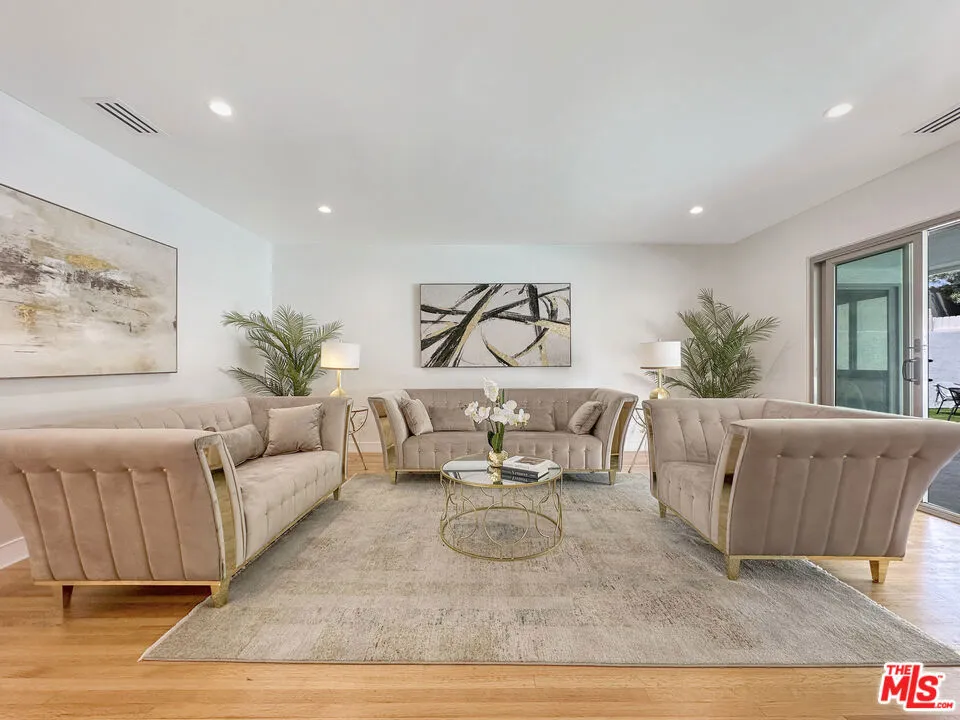 5810 S Halm Avenue Los Angeles, CA 90056