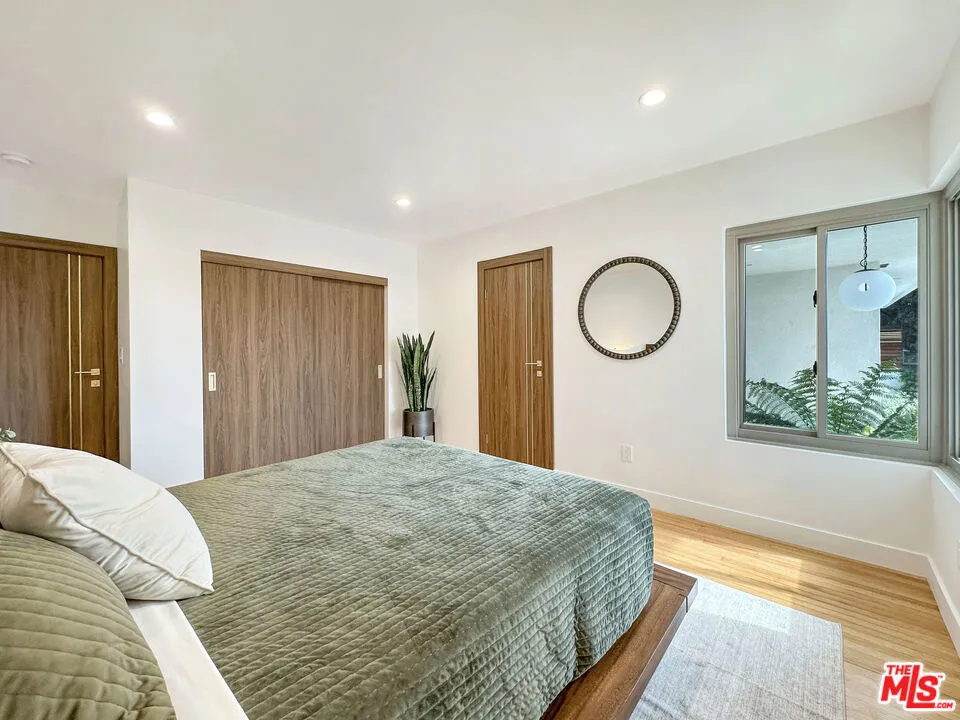 5810 S Halm Avenue Los Angeles, CA 90056