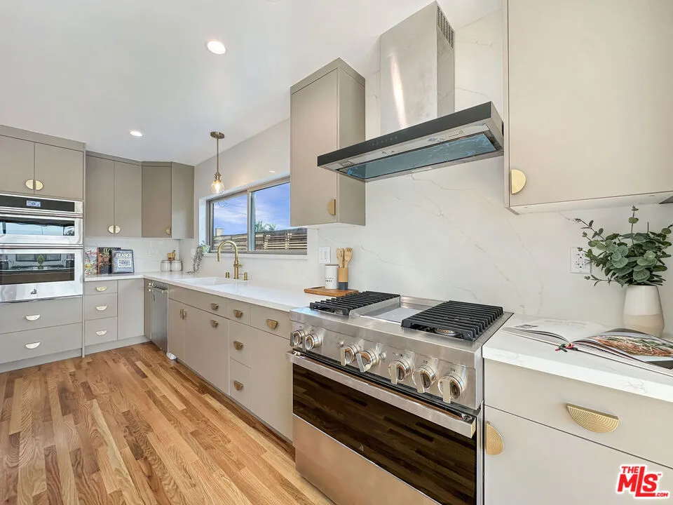 5810 S Halm Avenue Los Angeles, CA 90056