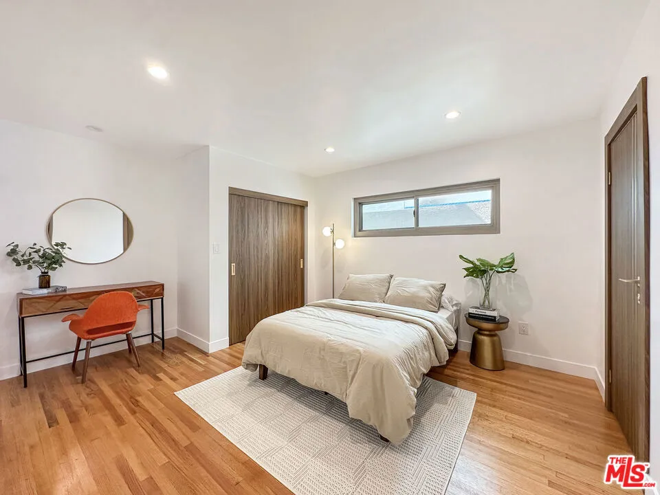 5810 S Halm Avenue Los Angeles, CA 90056
