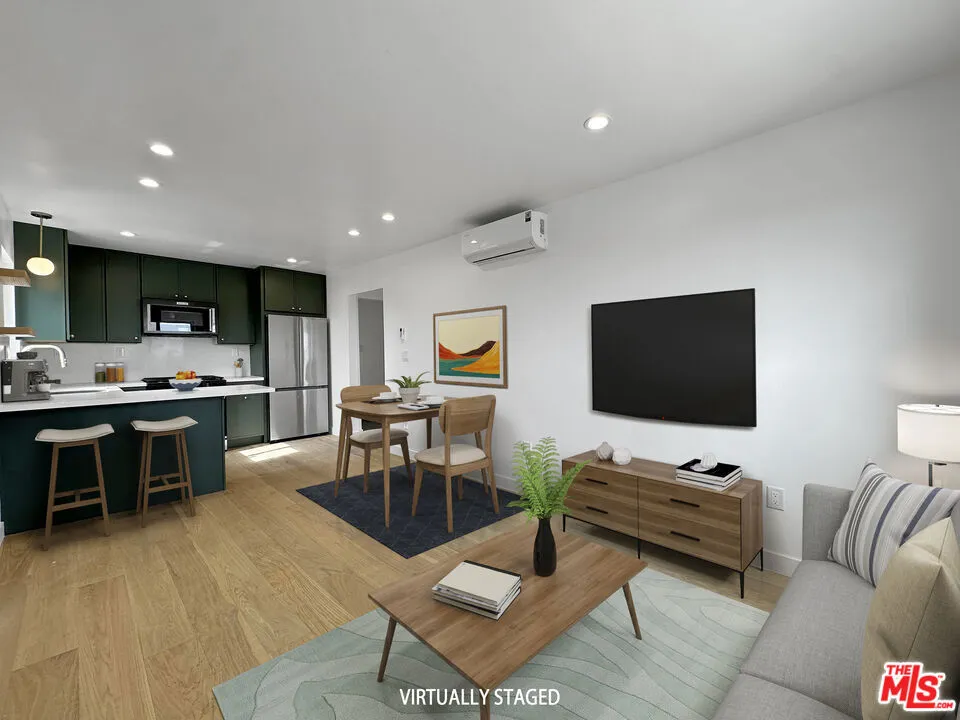 5810 S Halm Avenue Los Angeles, CA 90056