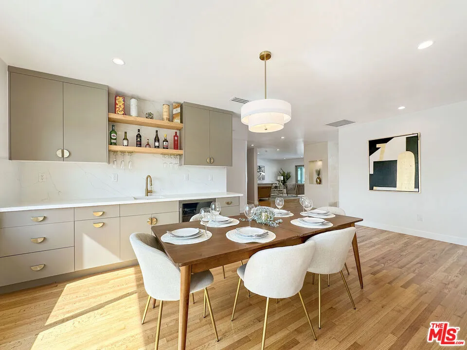 5810 S Halm Avenue Los Angeles, CA 90056