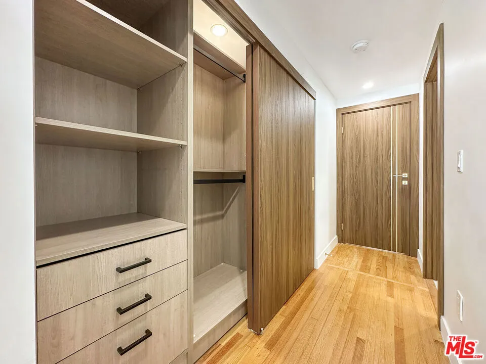 5810 S Halm Avenue Los Angeles, CA 90056