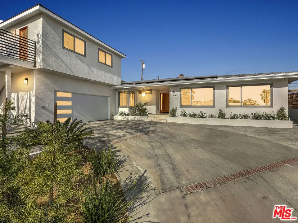5810 S Halm Avenue Los Angeles, CA 90056