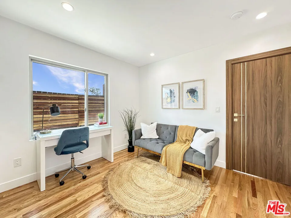 5810 S Halm Avenue Los Angeles, CA 90056