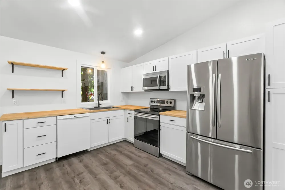 7008 Parkdale Drive NW Bremerton, WA 98311