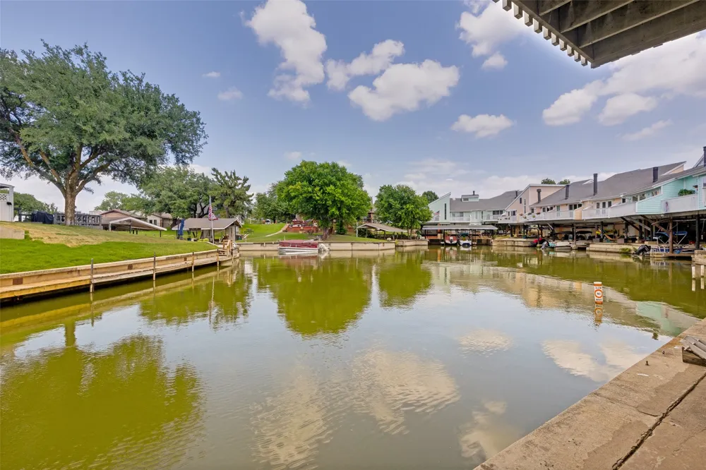 676 Harbor Drive Azle, TX 76020