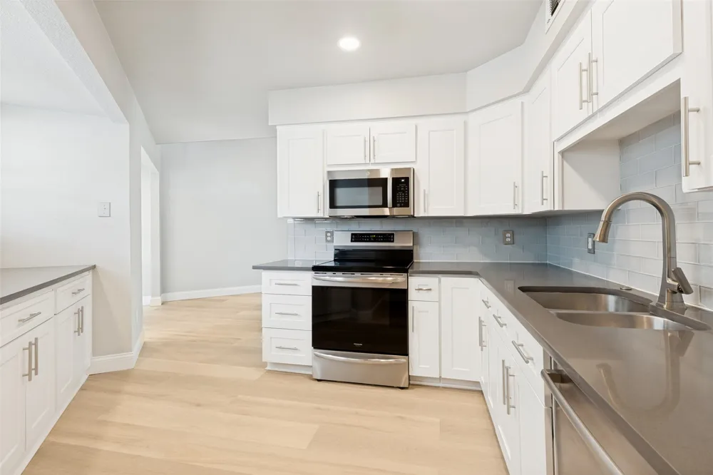 676 Harbor Drive Azle, TX 76020