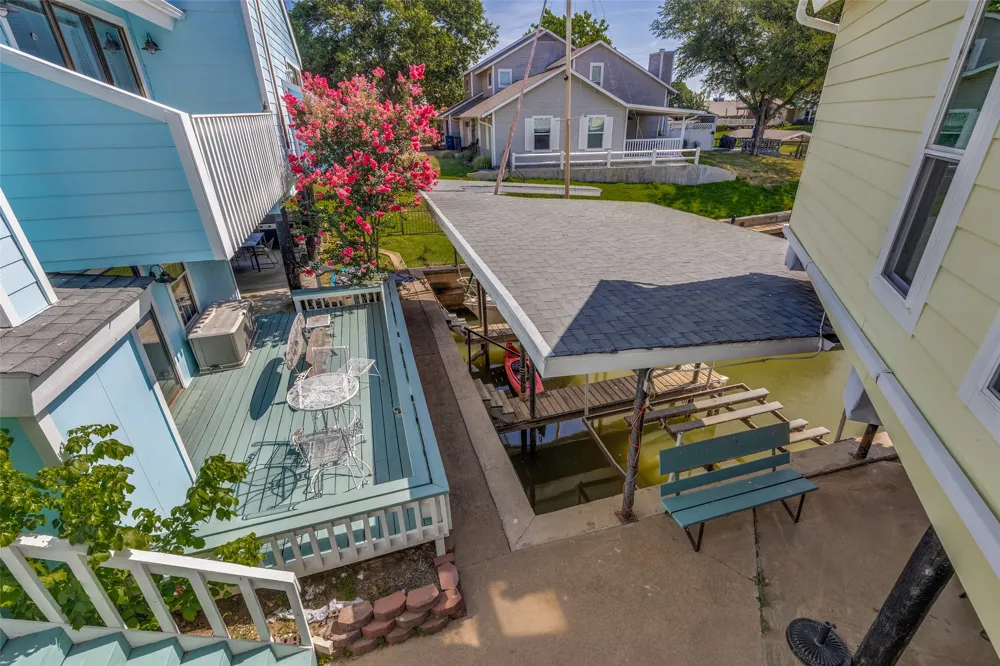 676 Harbor Drive Azle, TX 76020