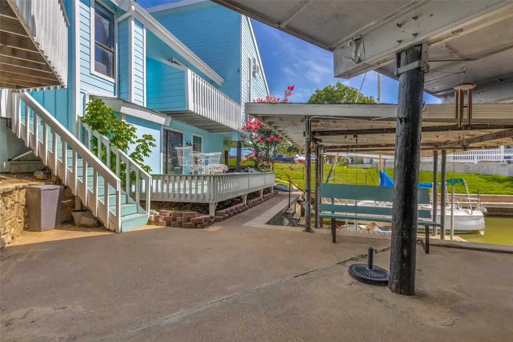 676 Harbor Drive Azle, TX 76020