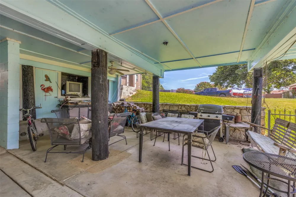 676 Harbor Drive Azle, TX 76020