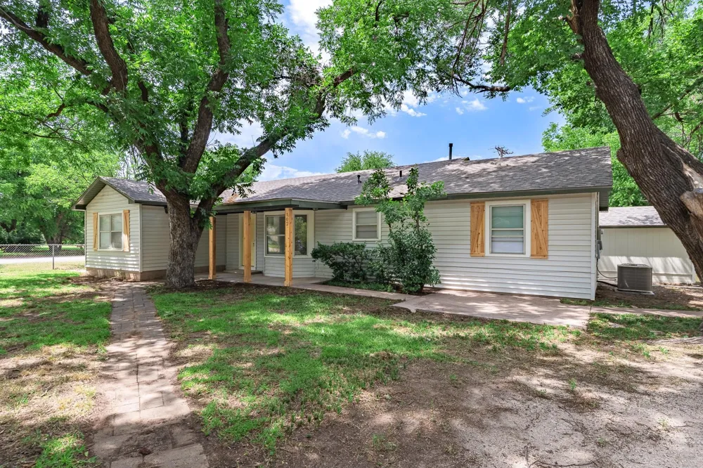 102 S 2nd Street Clyde, TX 79510