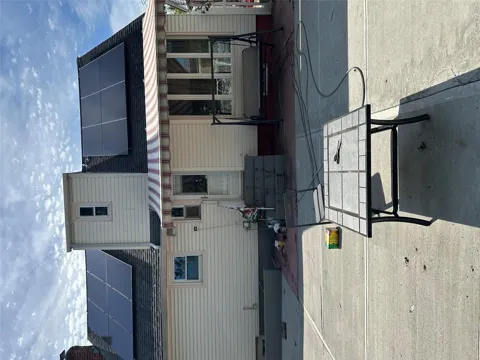 90 Clearstream Avenue