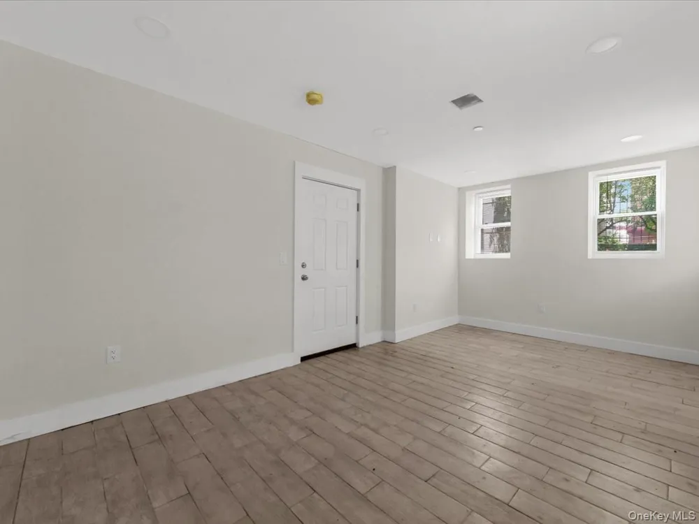 910 E 226th Street Bronx, NY 10466