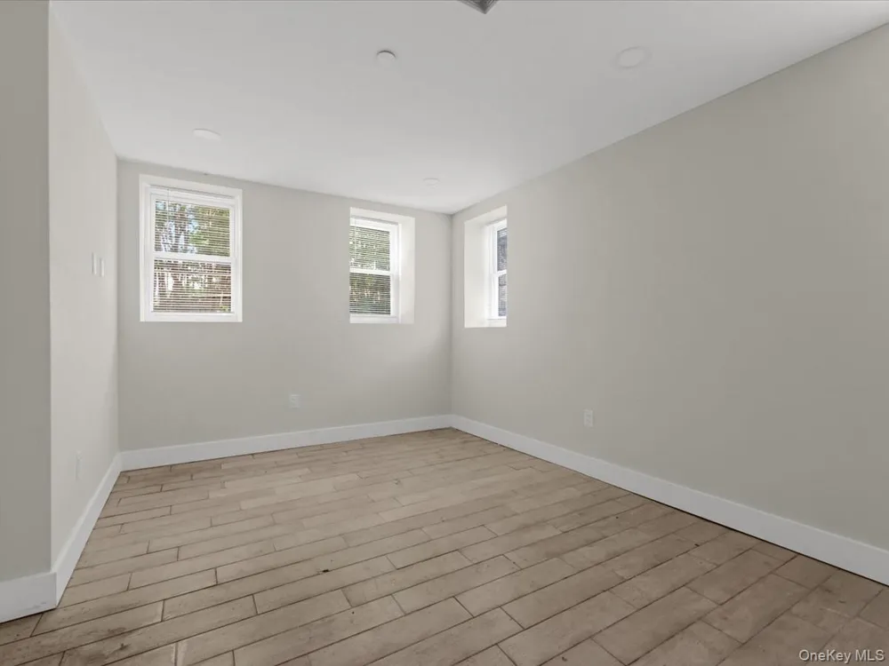 910 E 226th Street Bronx, NY 10466