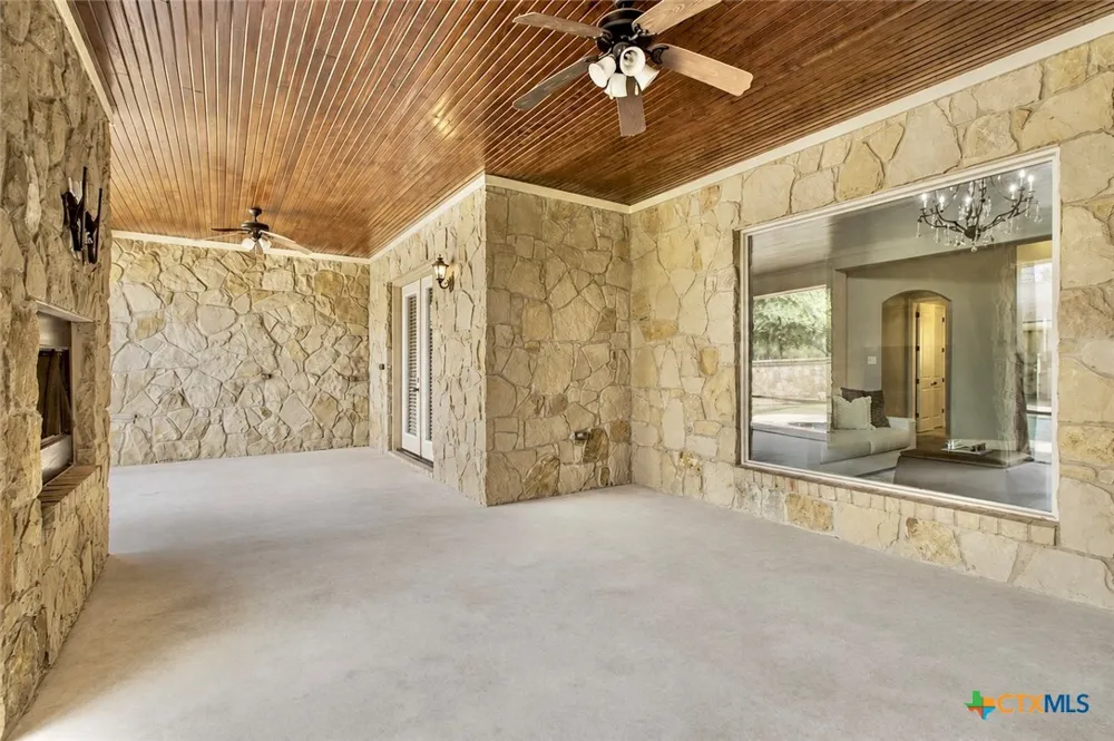 407 Creekside Drive Salado, TX 76571