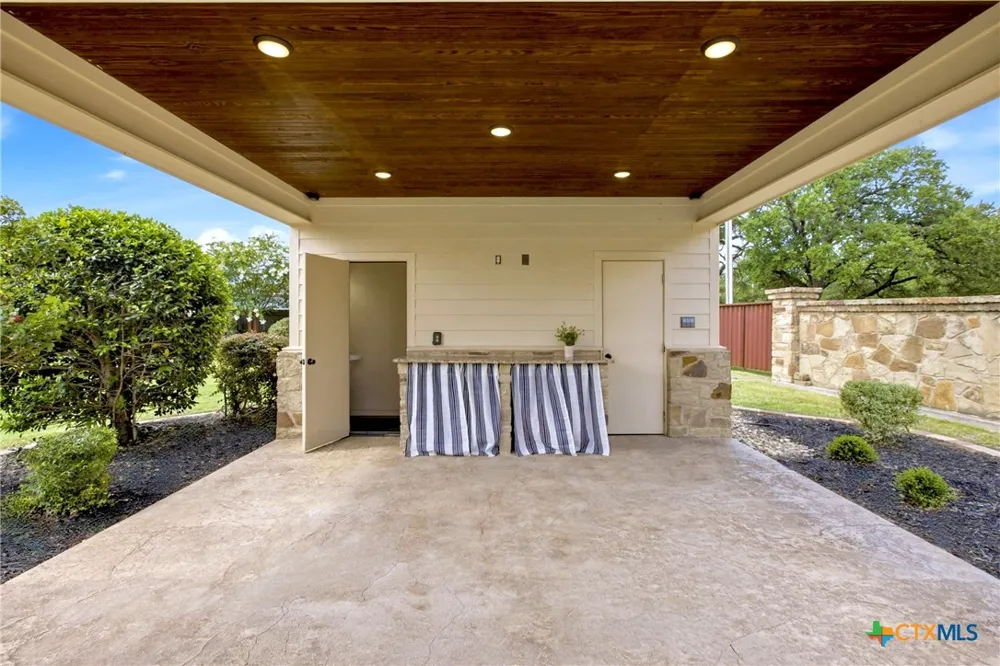 407 Creekside Drive Salado, TX 76571