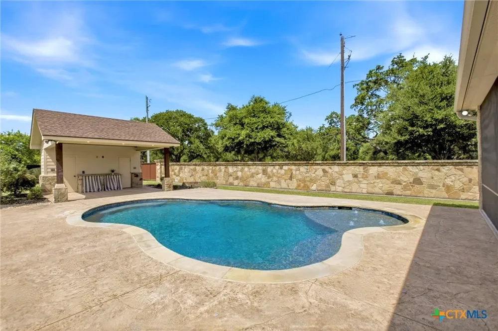 407 Creekside Drive Salado, TX 76571