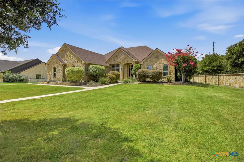407 Creekside Drive Salado, TX 76571