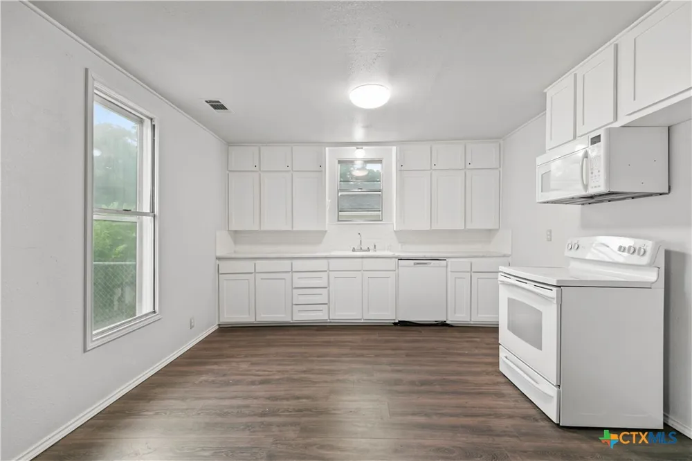 605 E Elm Street Hillsboro, TX 76645