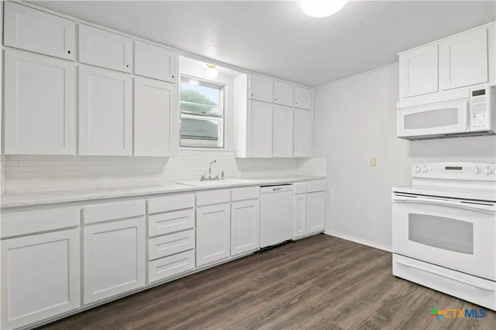 605 E Elm Street Hillsboro, TX 76645