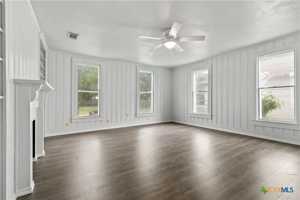 605 E Elm Street Hillsboro, TX 76645